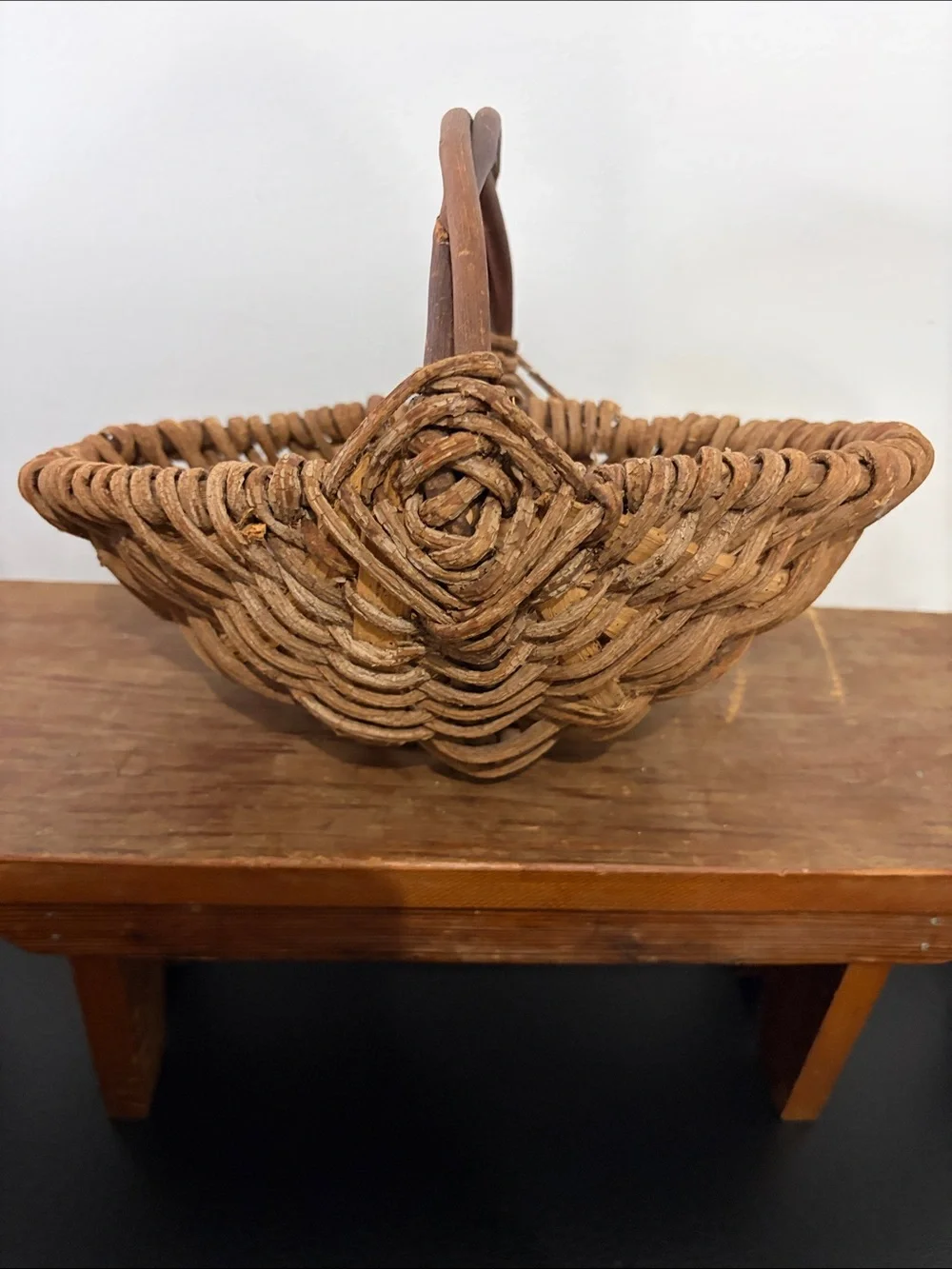 Gods Eye Woven grapevine Basket with Handle - Brown